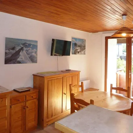 Equipe Pour 4 Avec Balcon Et Proche Commerces - Fr-1-322-255 * Les Orres