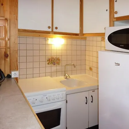 Equipe Pour 4 Avec Balcon Et Proche Commerces - Fr-1-322-255 *