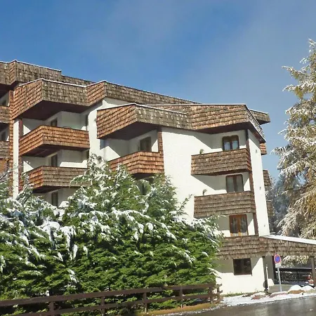 Equipe Pour 4 Avec Balcon Et Proche Commerces - Fr-1-322-255 *